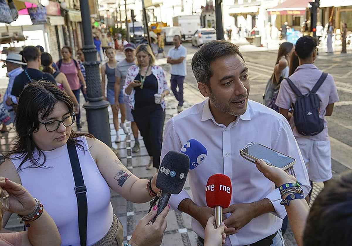 El PSOE pide a Carazo un «refuerzo» de autobuses al Albaicín y otros puntos «colapsados» por turistas