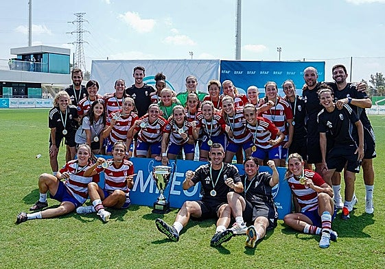 Foto de familia con la celebración de la Copa de Andalucía.