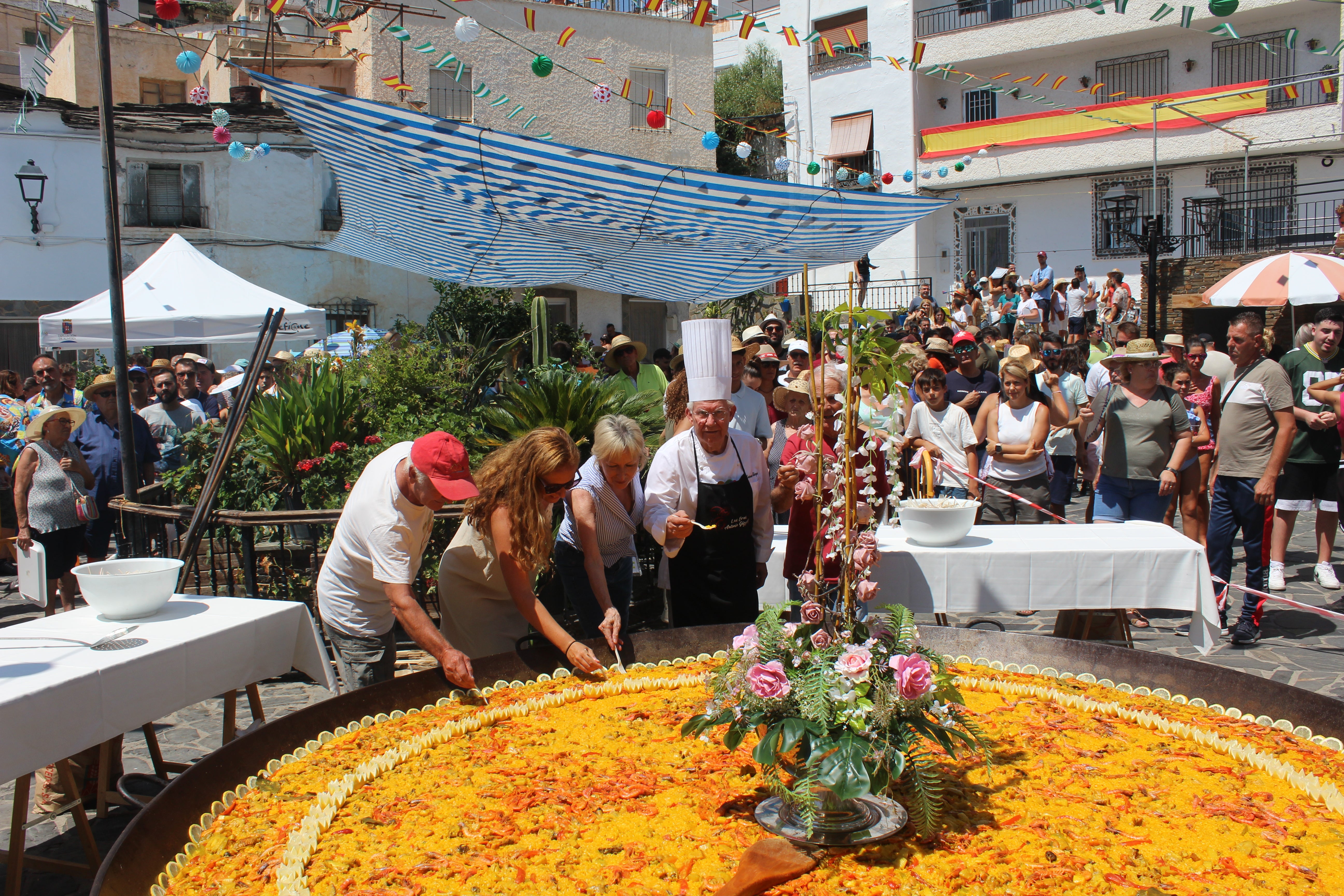 Velefique se da un festín de paella por sus Fiestas Patronales, en imágenes