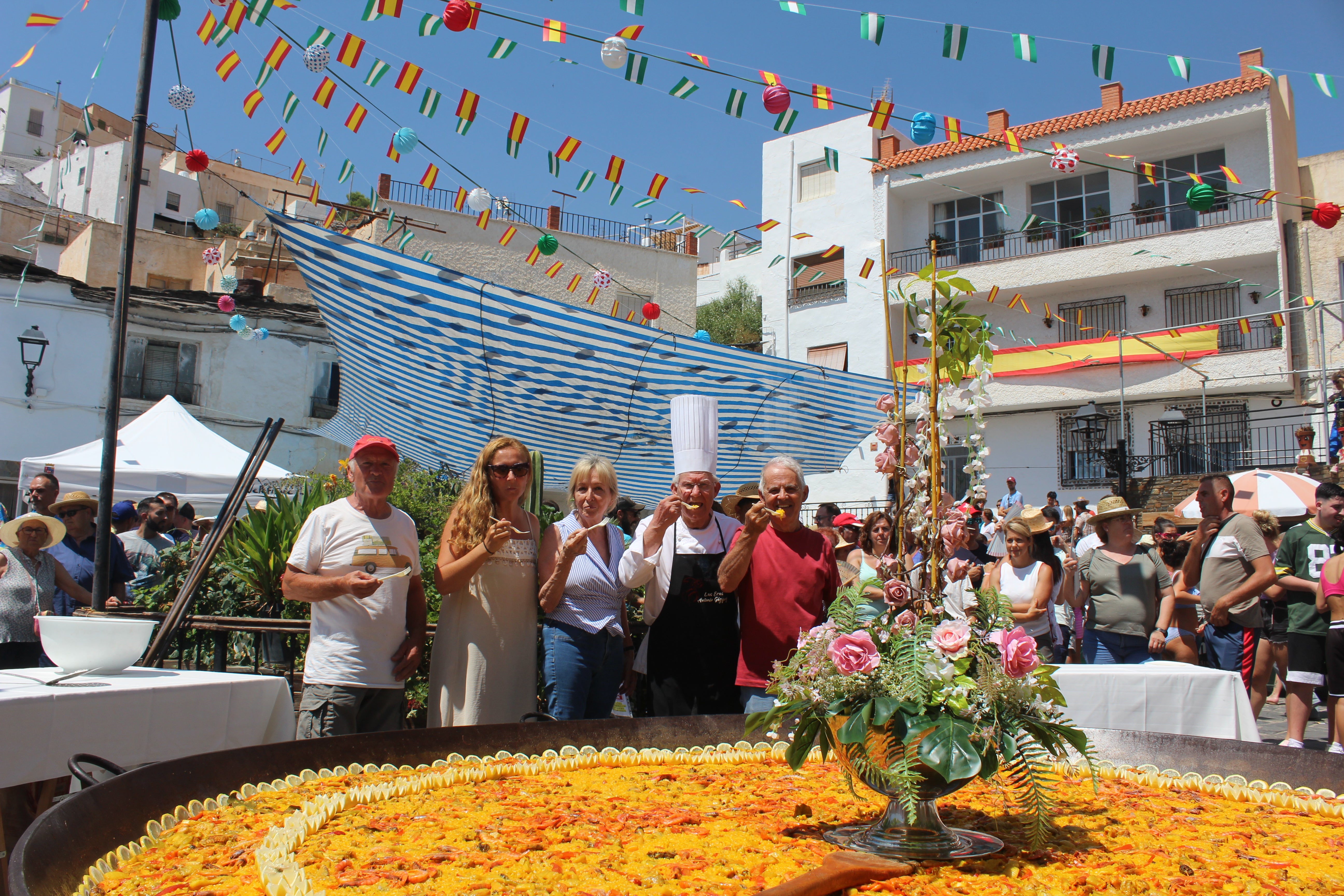 Velefique se da un festín de paella por sus Fiestas Patronales, en imágenes