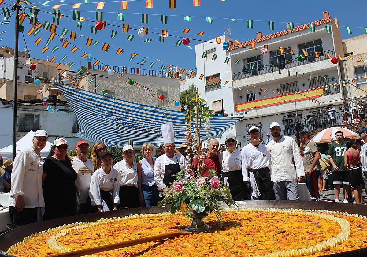 Velefique se da un festín de paella por sus Fiestas Patronales, en imágenes