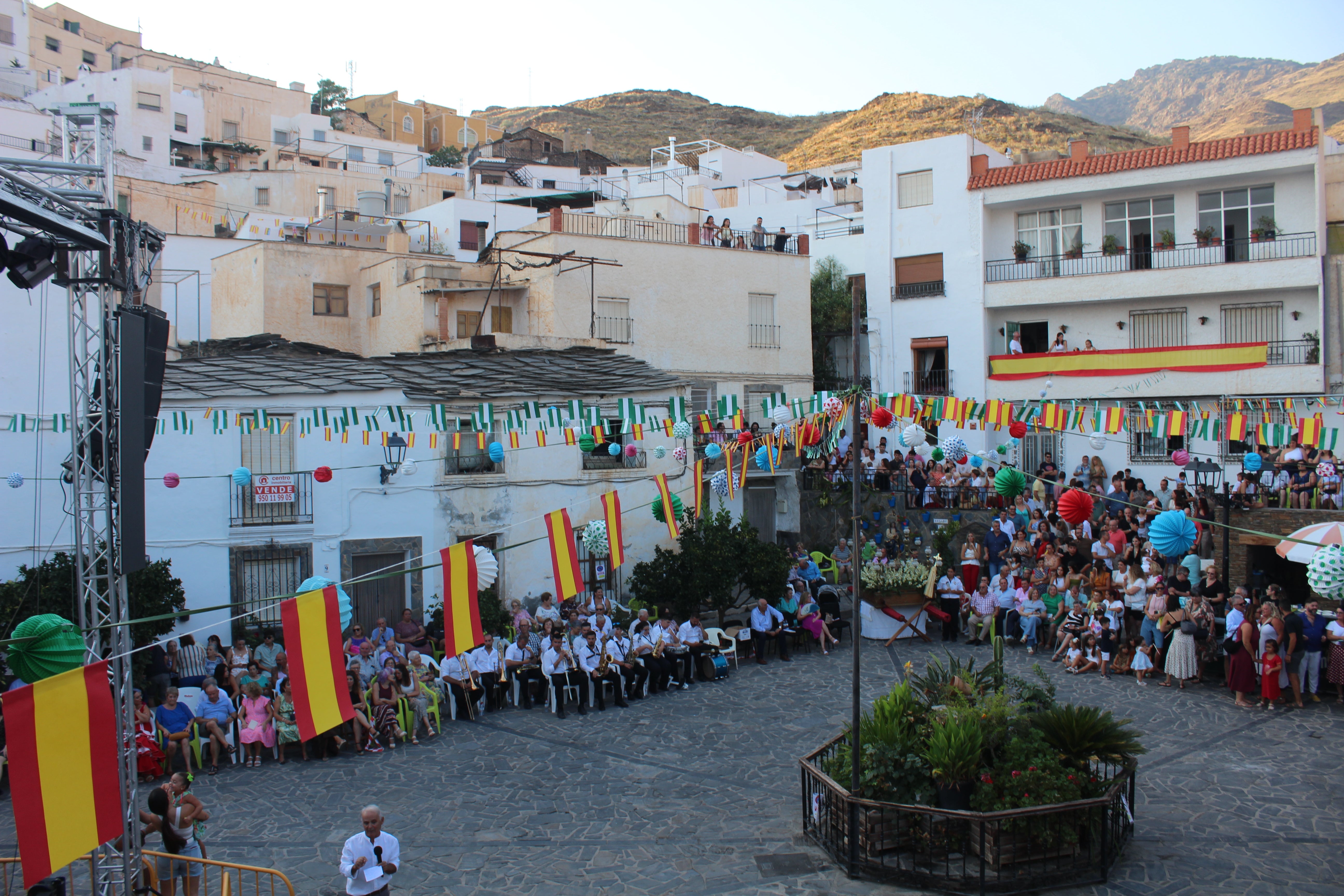 Velefique revive su pasión con los Moros y Cristianos, en imágenes