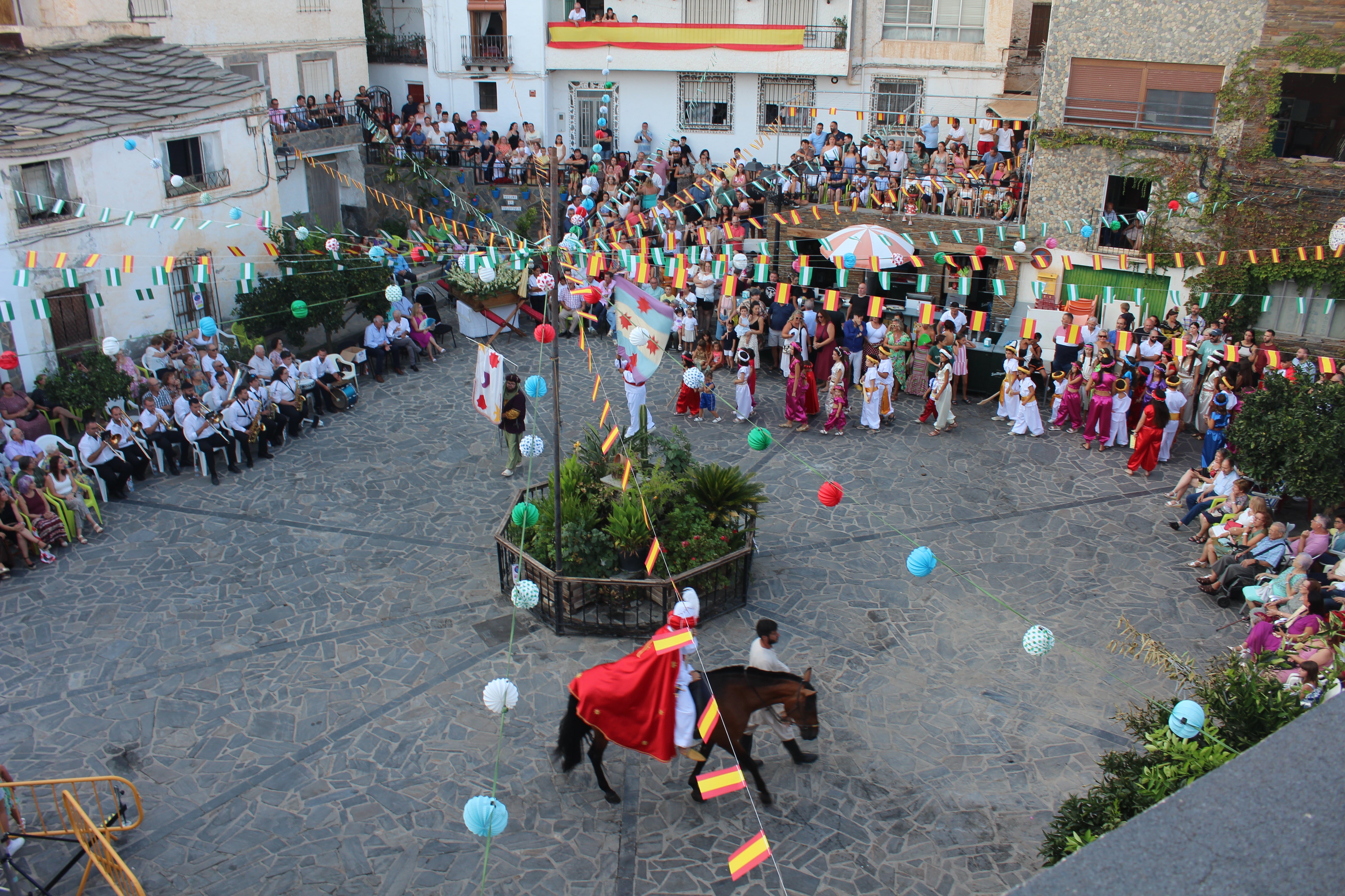 Velefique revive su pasión con los Moros y Cristianos, en imágenes