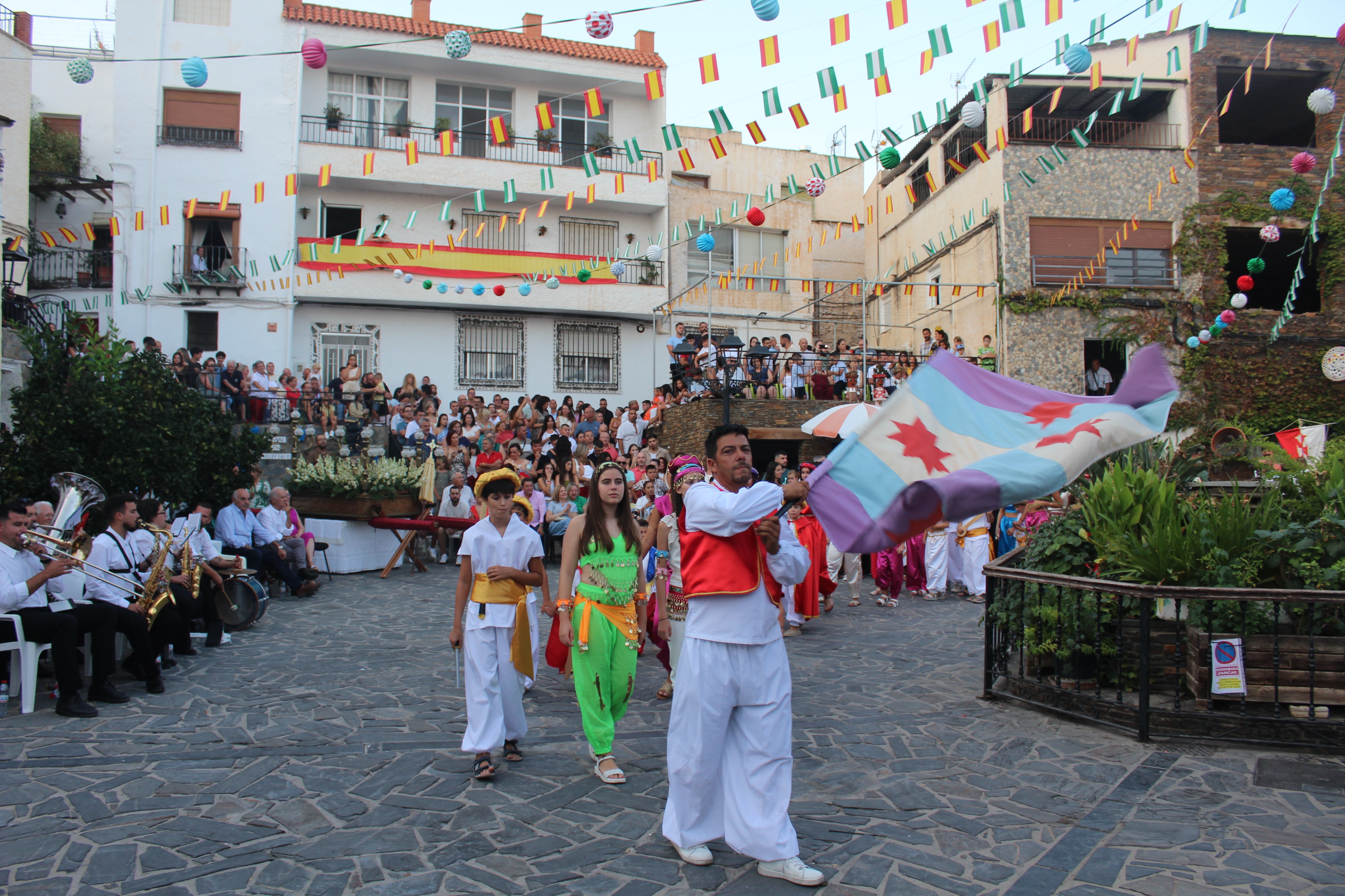 Velefique revive su pasión con los Moros y Cristianos, en imágenes