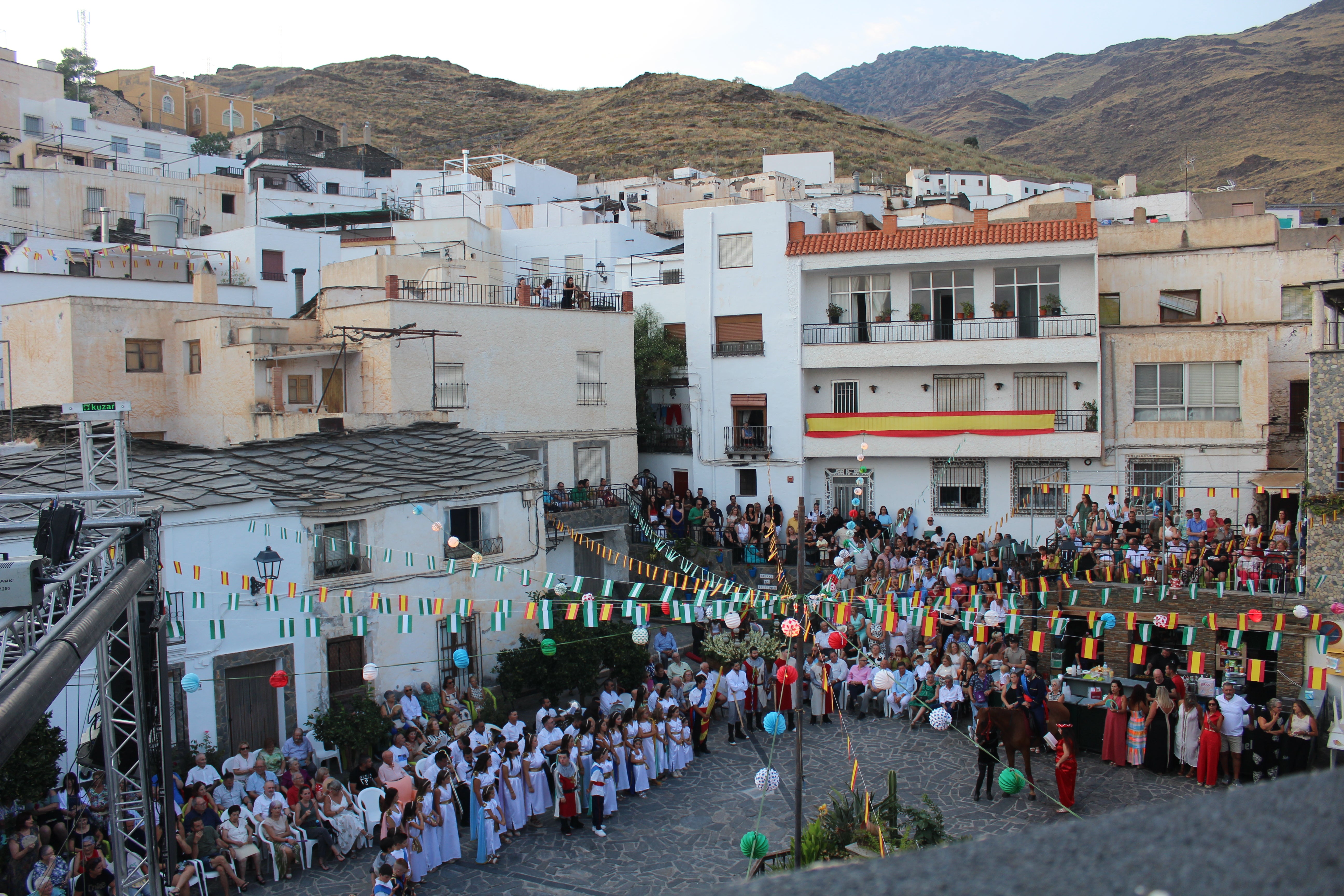 Velefique revive su pasión con los Moros y Cristianos, en imágenes