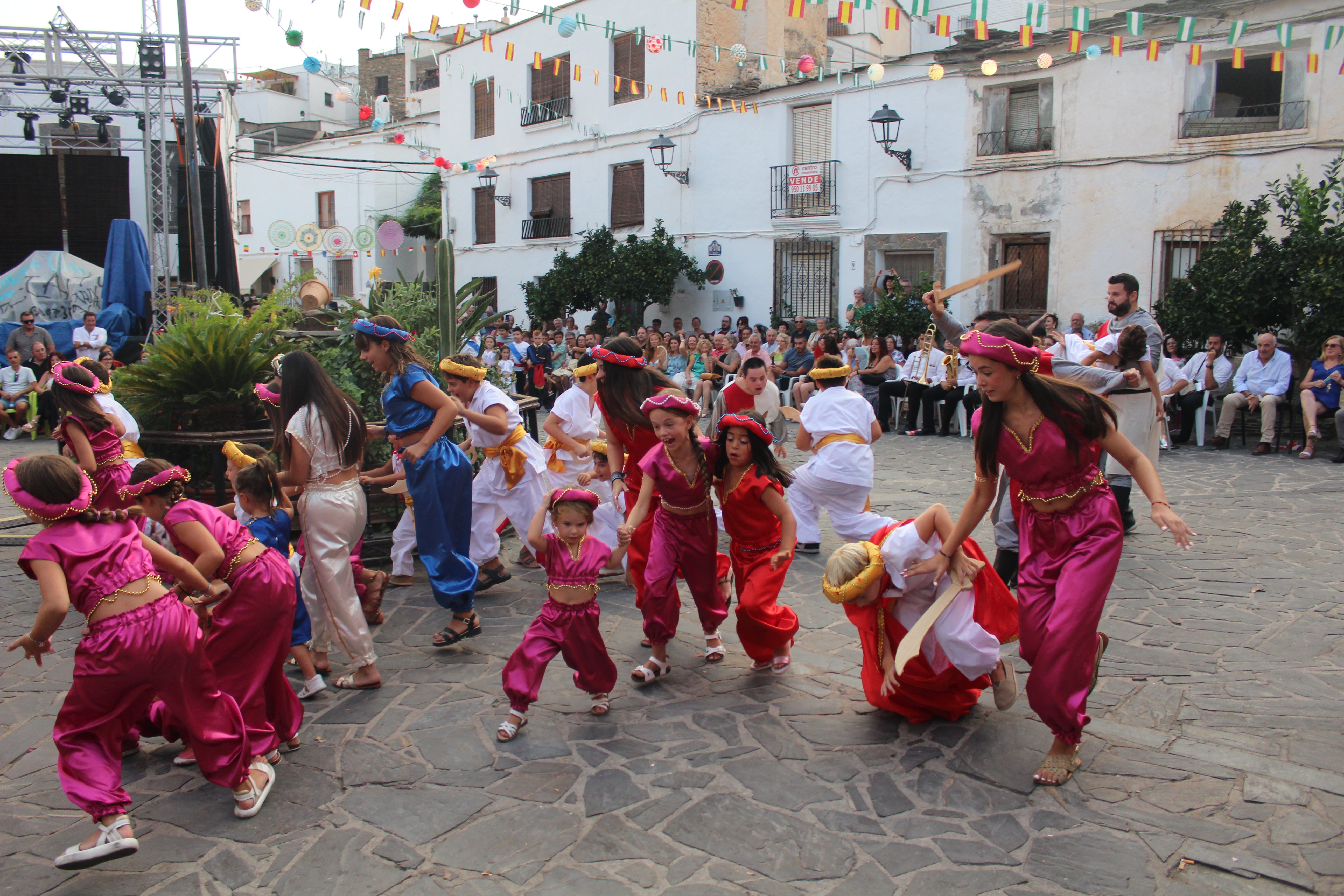 Velefique revive su pasión con los Moros y Cristianos, en imágenes
