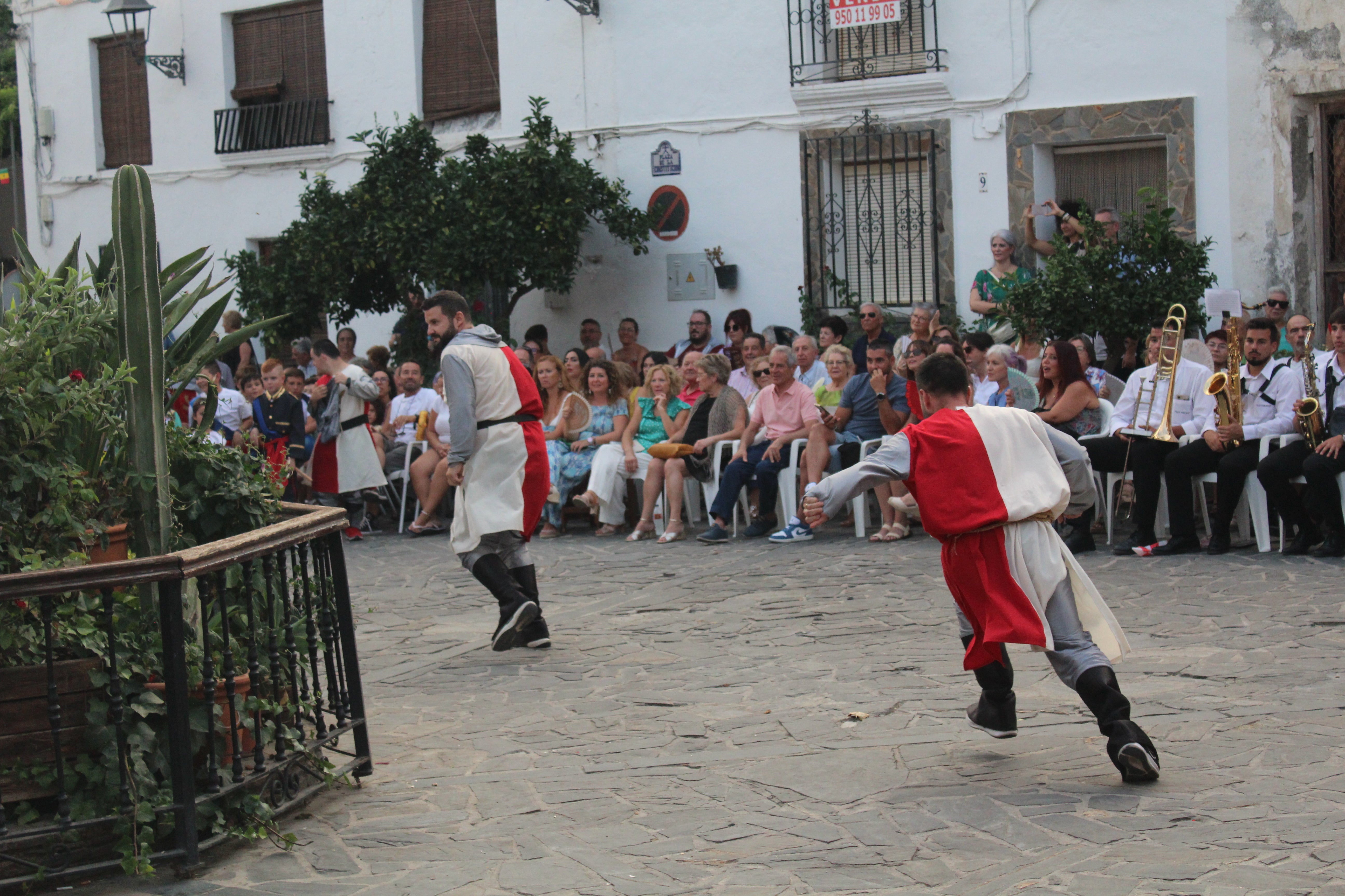 Velefique revive su pasión con los Moros y Cristianos, en imágenes