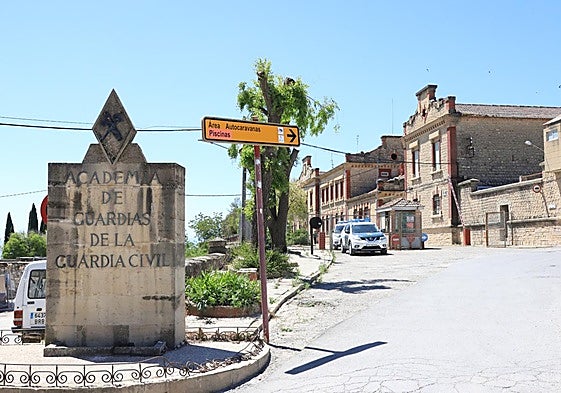 Entrada a la academia.