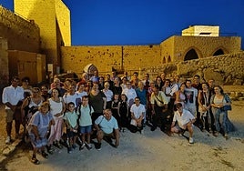 Grupo de participantes en el fortín gastronómico.