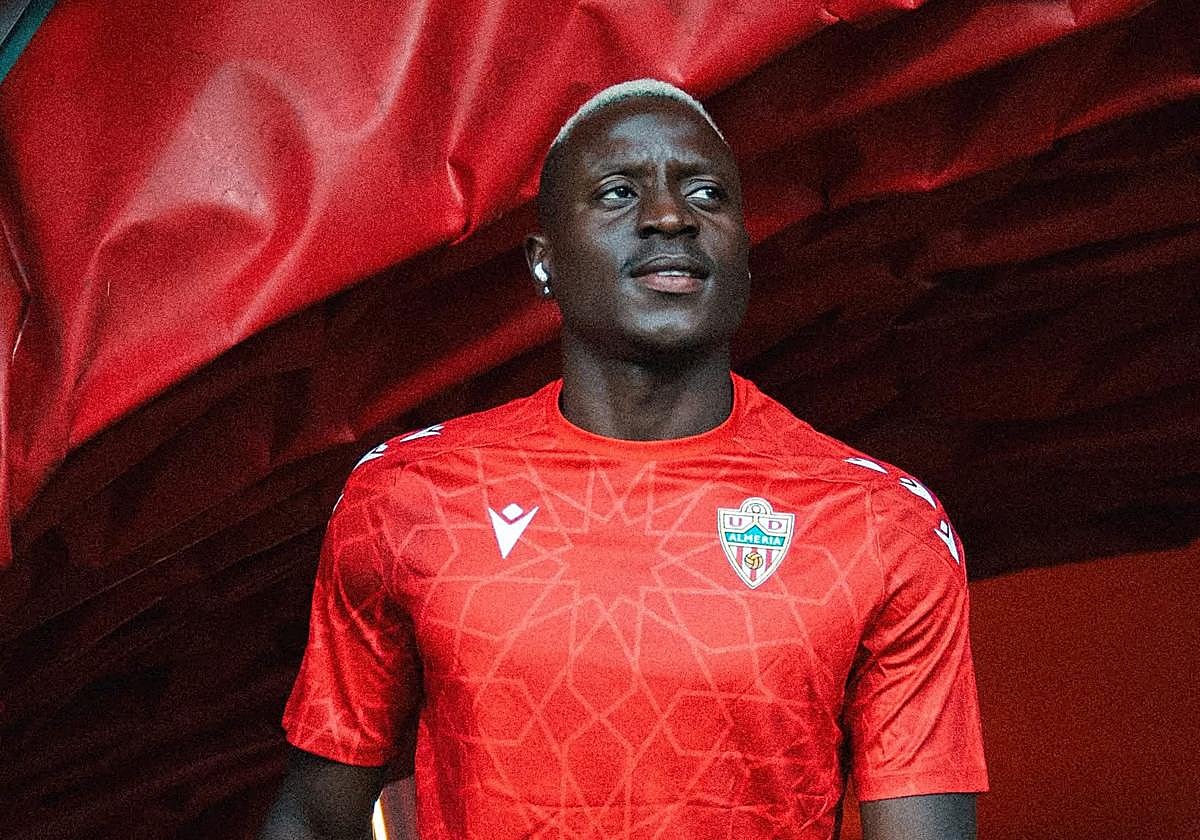 Lopy es el jugador más en forma de la UDAlmer; sus virtudes hacen girar al equipo.