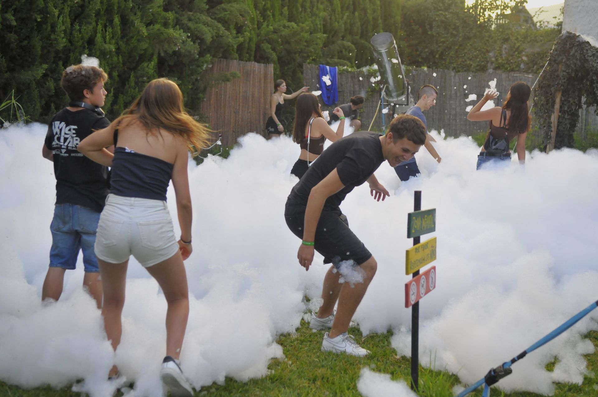 Imagen principal - Un emprendedor de un pueblo de Granada triunfa con sus espectáculos musicales y gastronomía