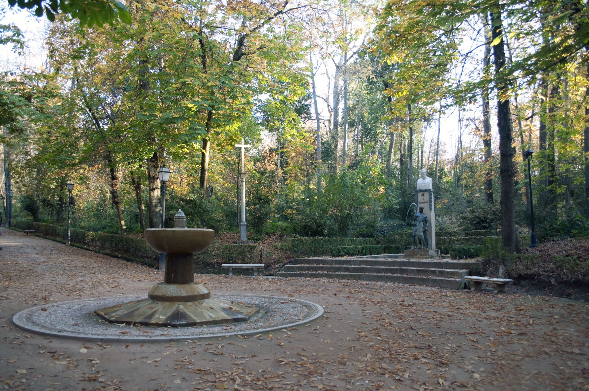 Fuente del Tomate y monumento en memoria de Ángel Ganivet
