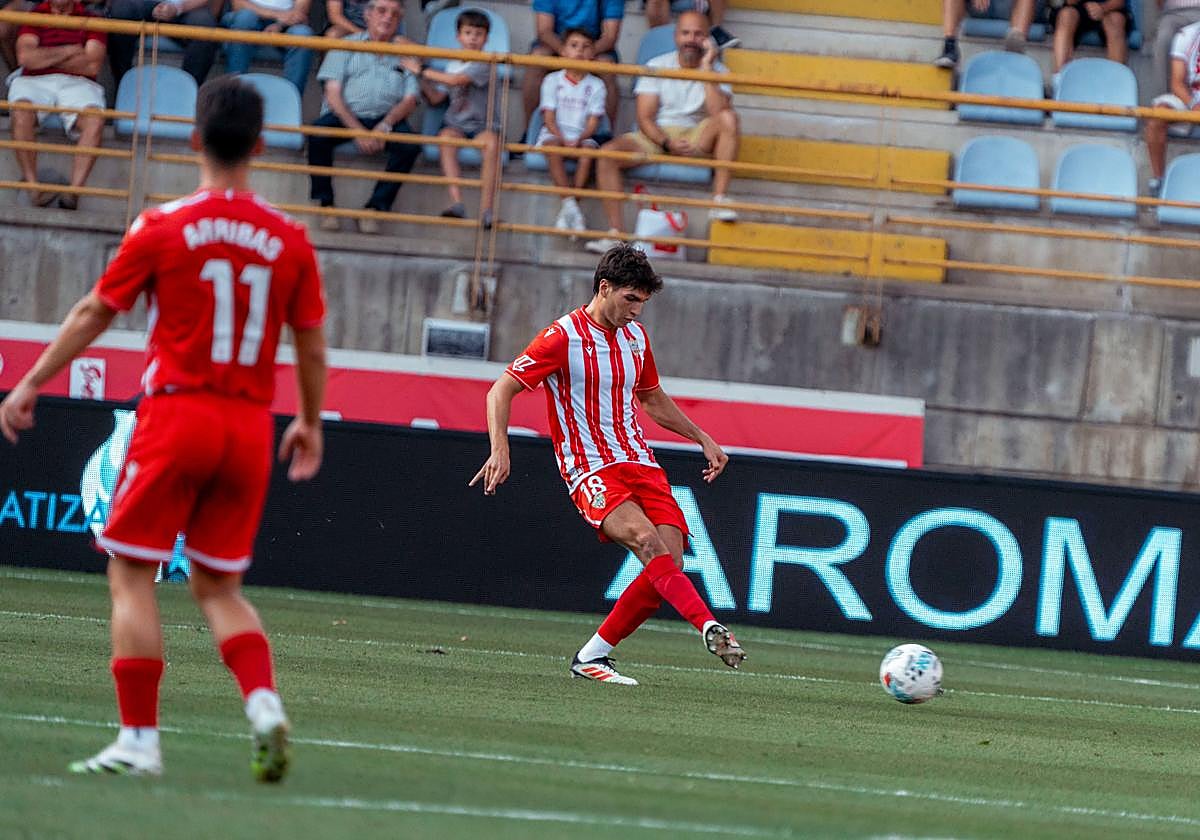 Bonini jugando contra la Cultural Leonesa