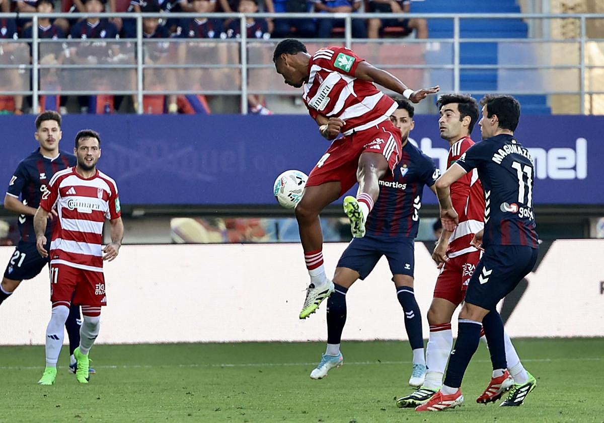 Loïc, en una acción previa a su expulsión en Ipurua.