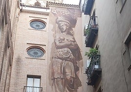 El mural, en el entorno de la Catedral.