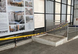 Uno de los espacios acordonados en el párking.