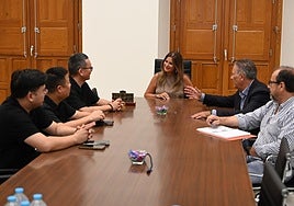 Reunión con directivos de Coronet para avanzar en la implantación del proyecto en Santana.