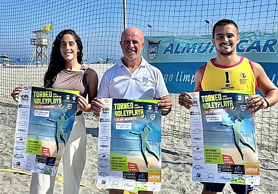 Organizadores muestran el cartel de la competición sexitana.