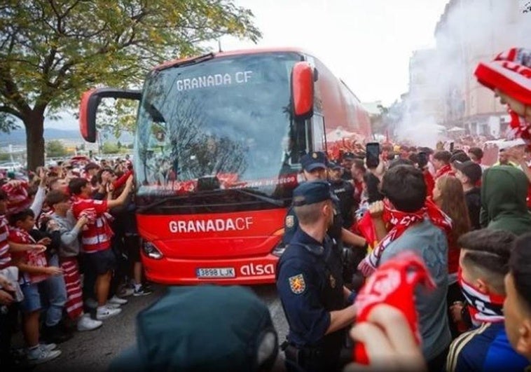 El Granada no acudirá a Los Cármenes en autobús este domingo
