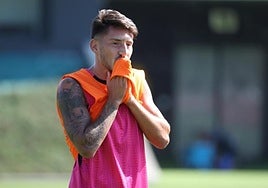 Unai Vencedor, durante un entrenamiento con el Athletic.