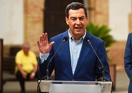 Juanma Moreno realiza una visita institucional al Ayuntamiento de Archidona.