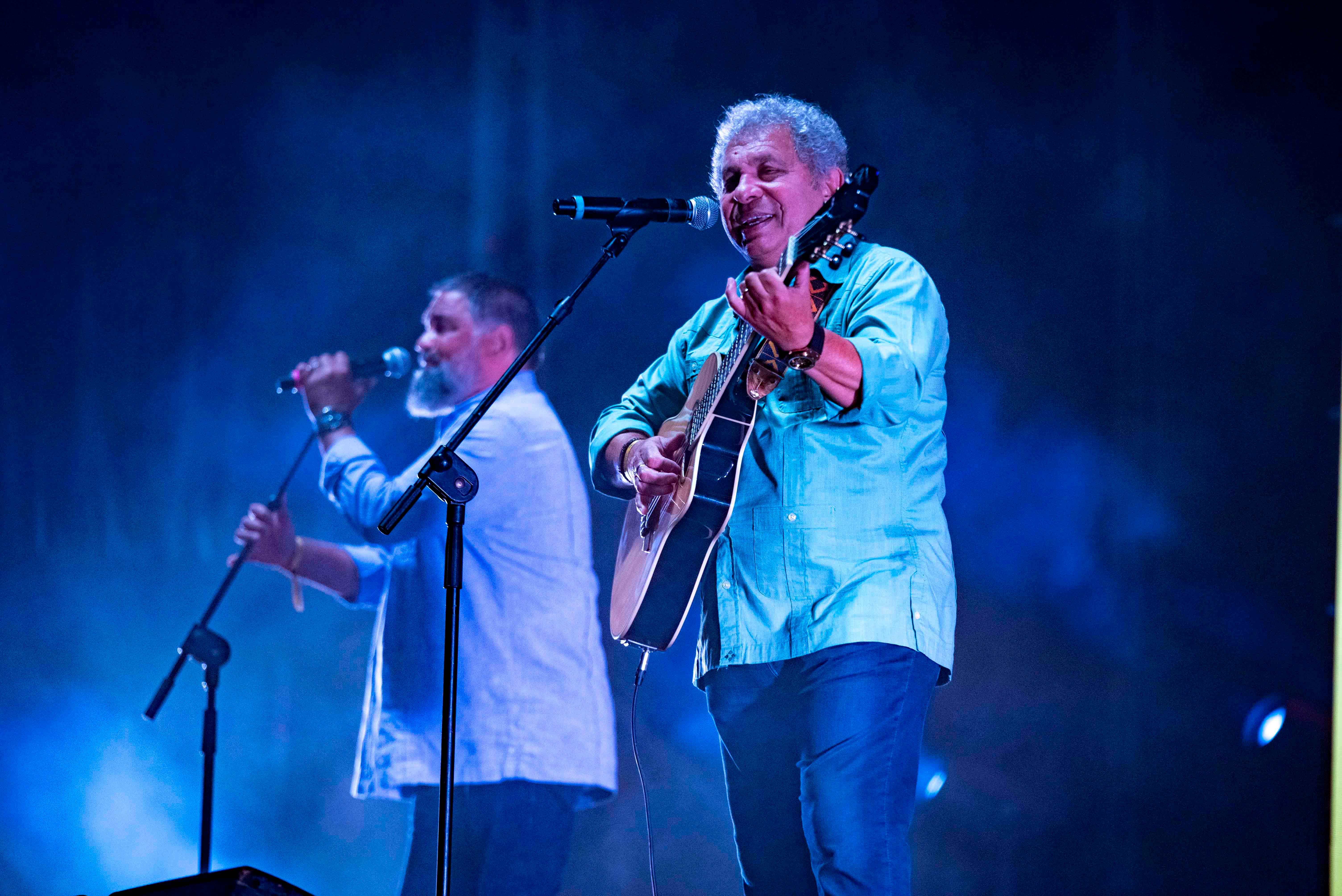 Imagen principal - Gasolinera Fest revive la rumba setentera y ochentera en la Feria de Almería