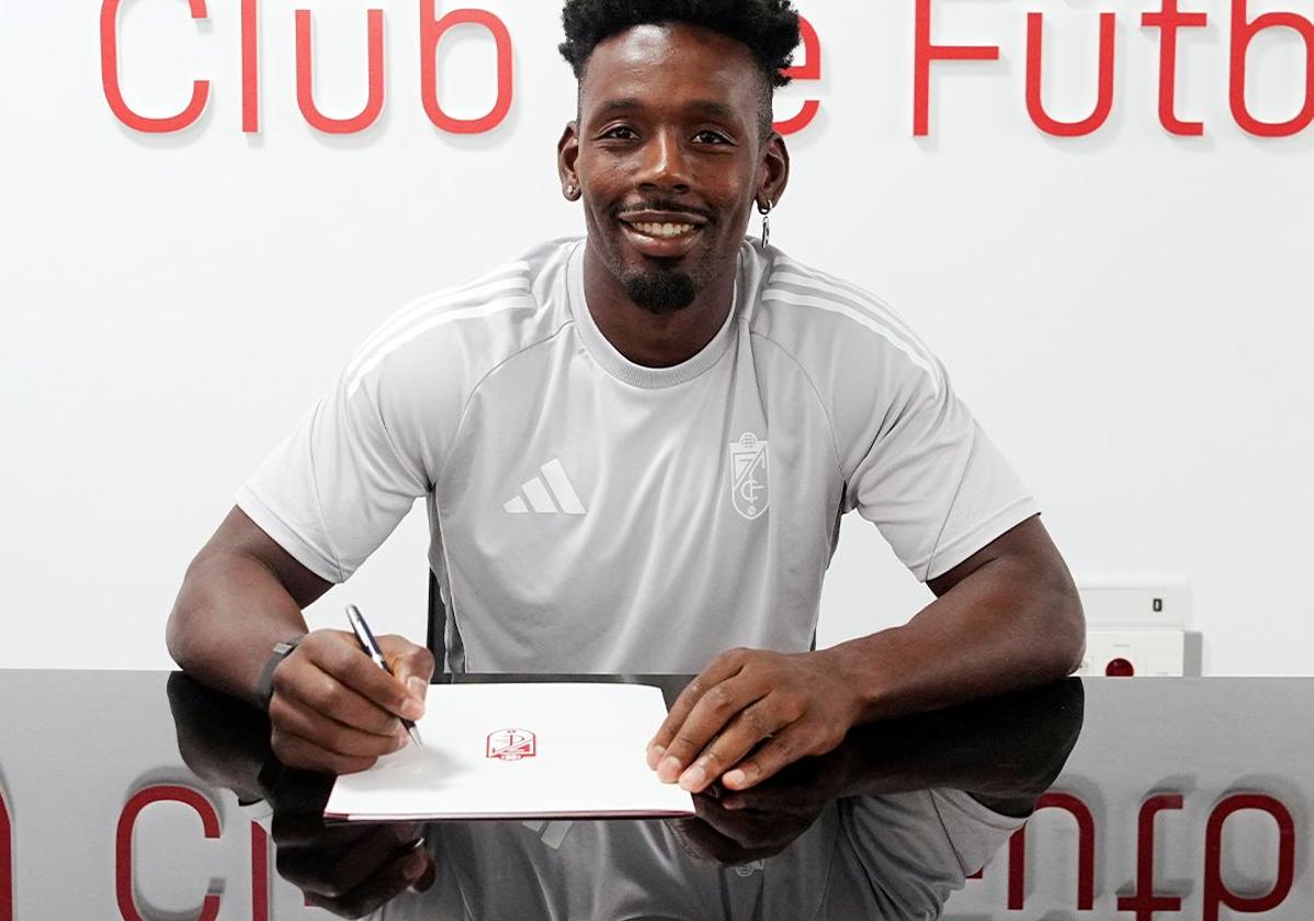 Oficial: Bouldini, nuevo jugador del Granada 