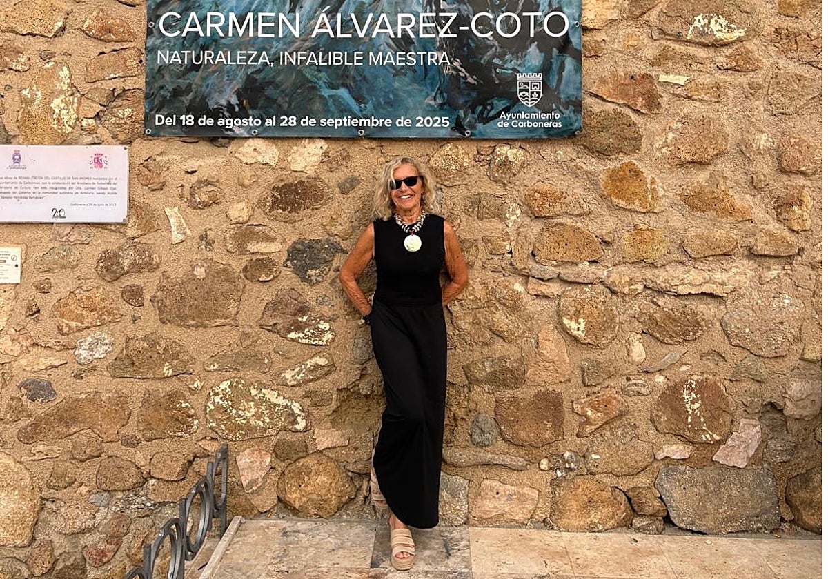 La artista Carmen Álvarez-Coto en la inauguración de su nueva exposición en en Castillo de San Andrés.