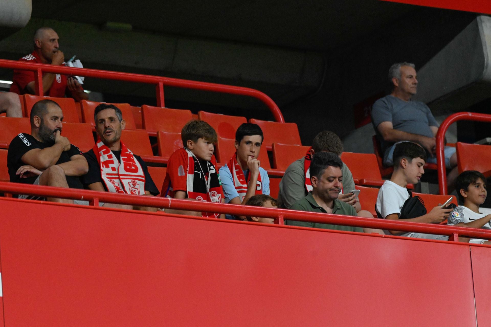 Encuéntrate en la grada del Granada - Mirandés