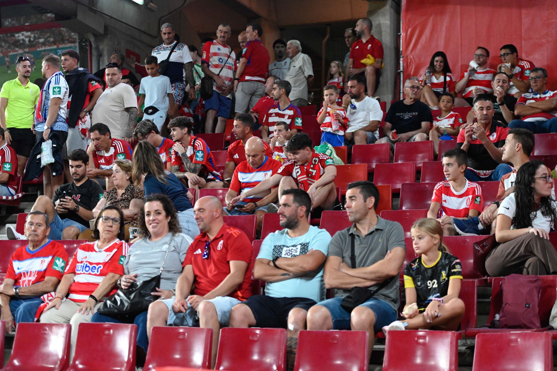 Encuéntrate en la grada del Granada - Mirandés