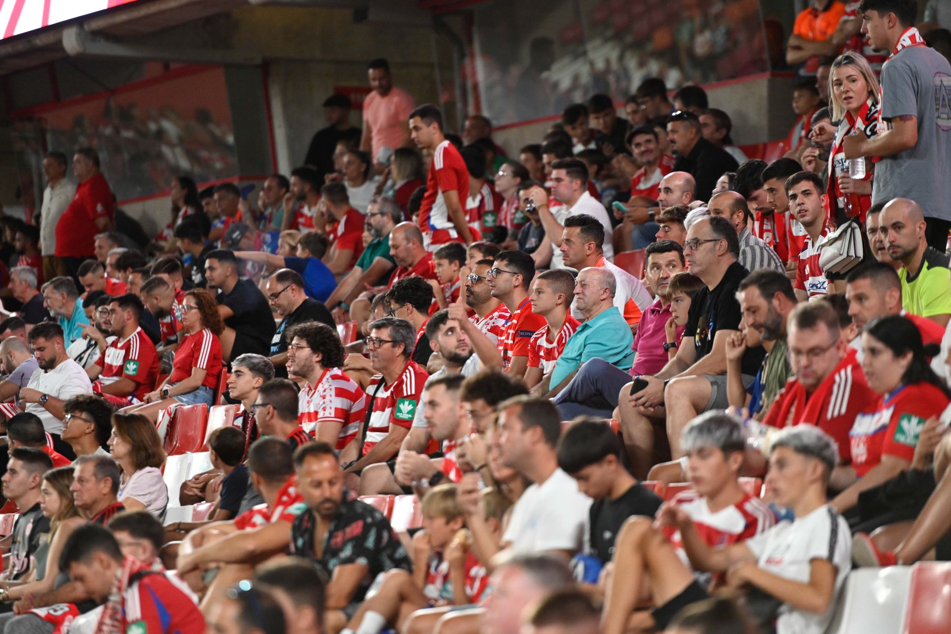 Encuéntrate en la grada del Granada - Mirandés