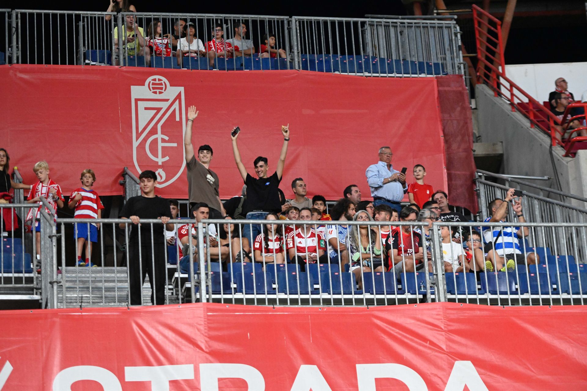 Encuéntrate en la grada del Granada - Mirandés