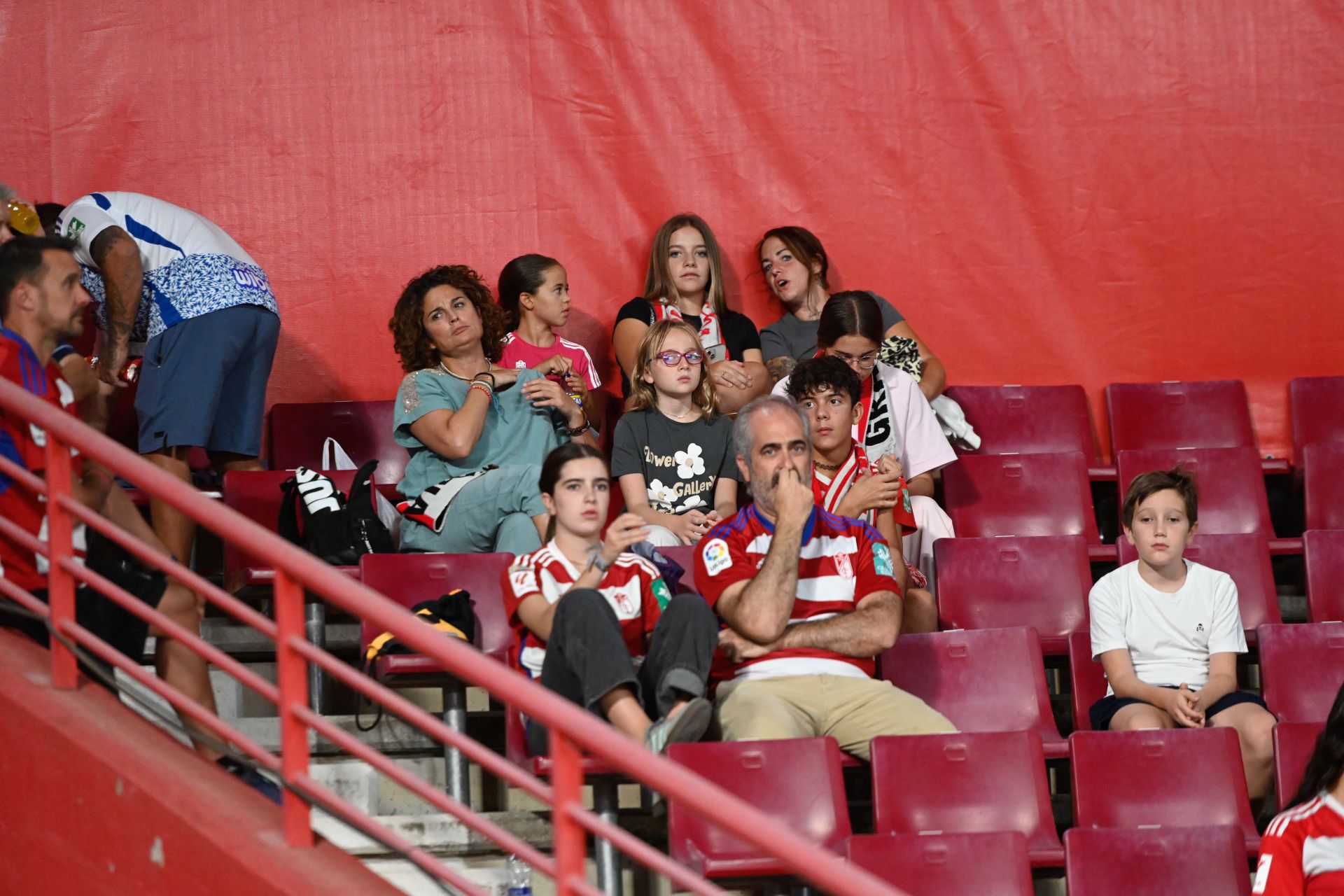 Encuéntrate en la grada del Granada - Mirandés