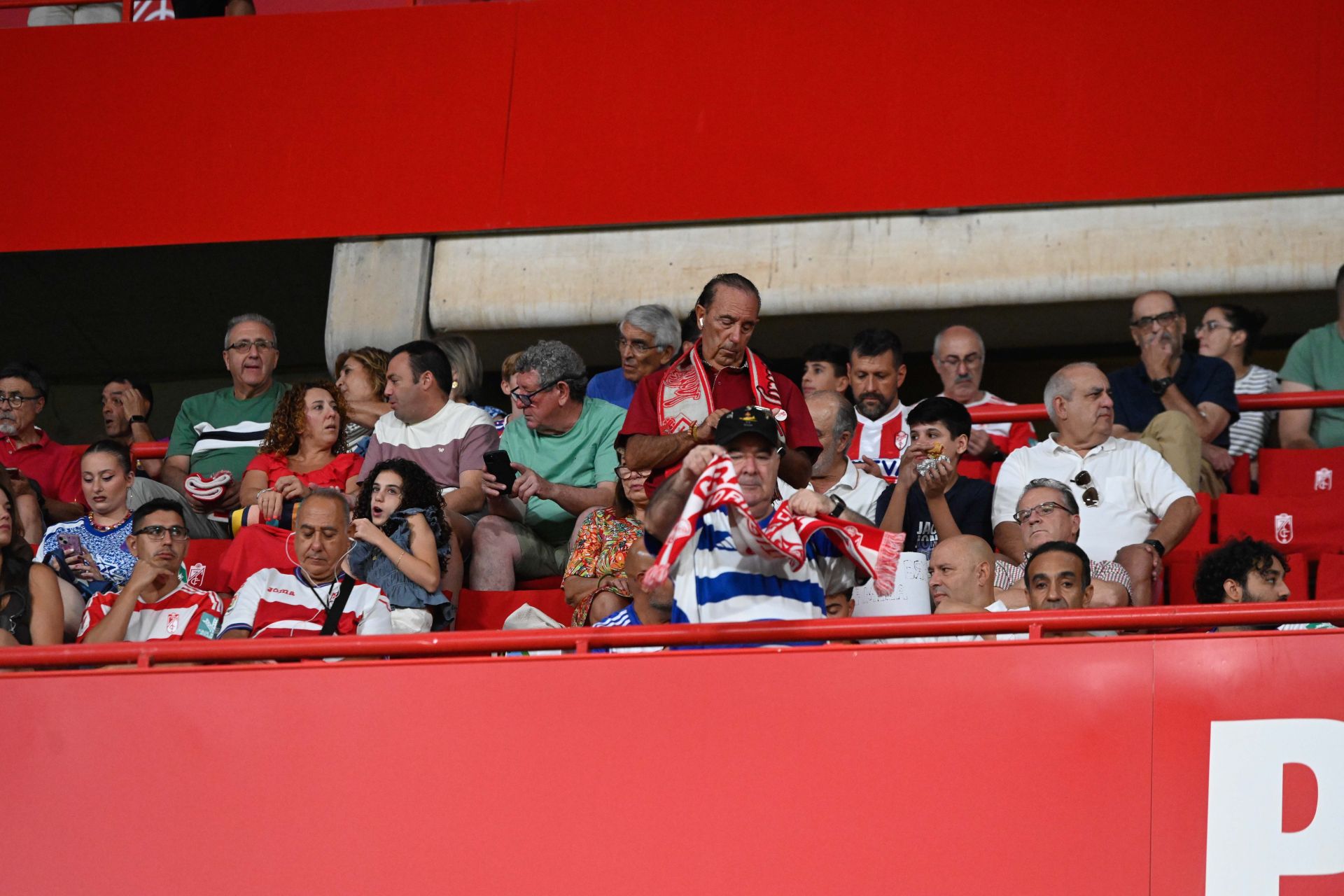 Encuéntrate en la grada del Granada - Mirandés