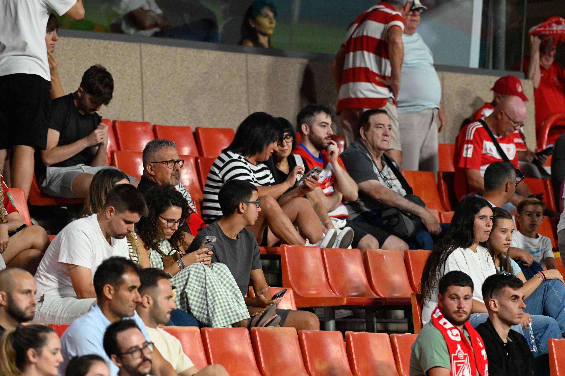 Encuéntrate en la grada del Granada - Mirandés