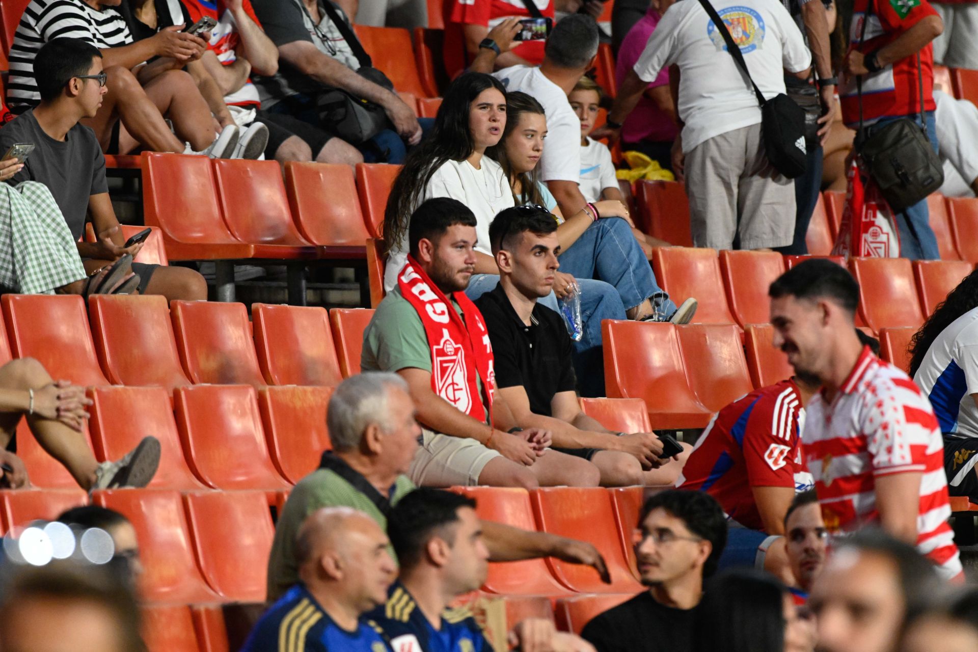 Encuéntrate en la grada del Granada - Mirandés