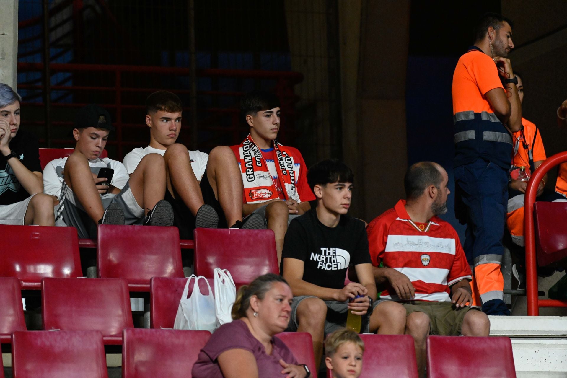 Encuéntrate en la grada del Granada - Mirandés