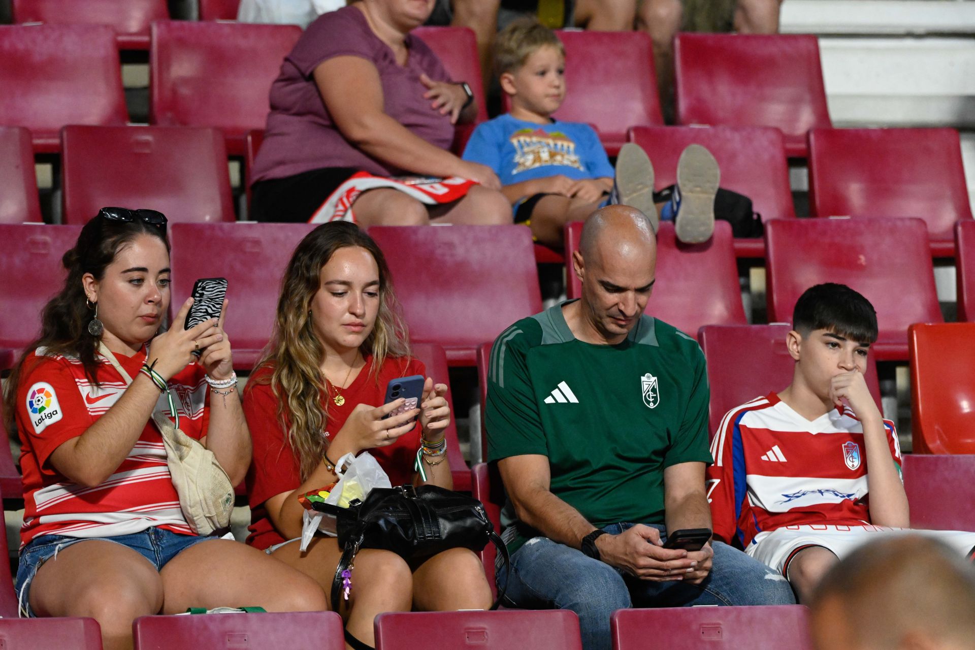 Encuéntrate en la grada del Granada - Mirandés