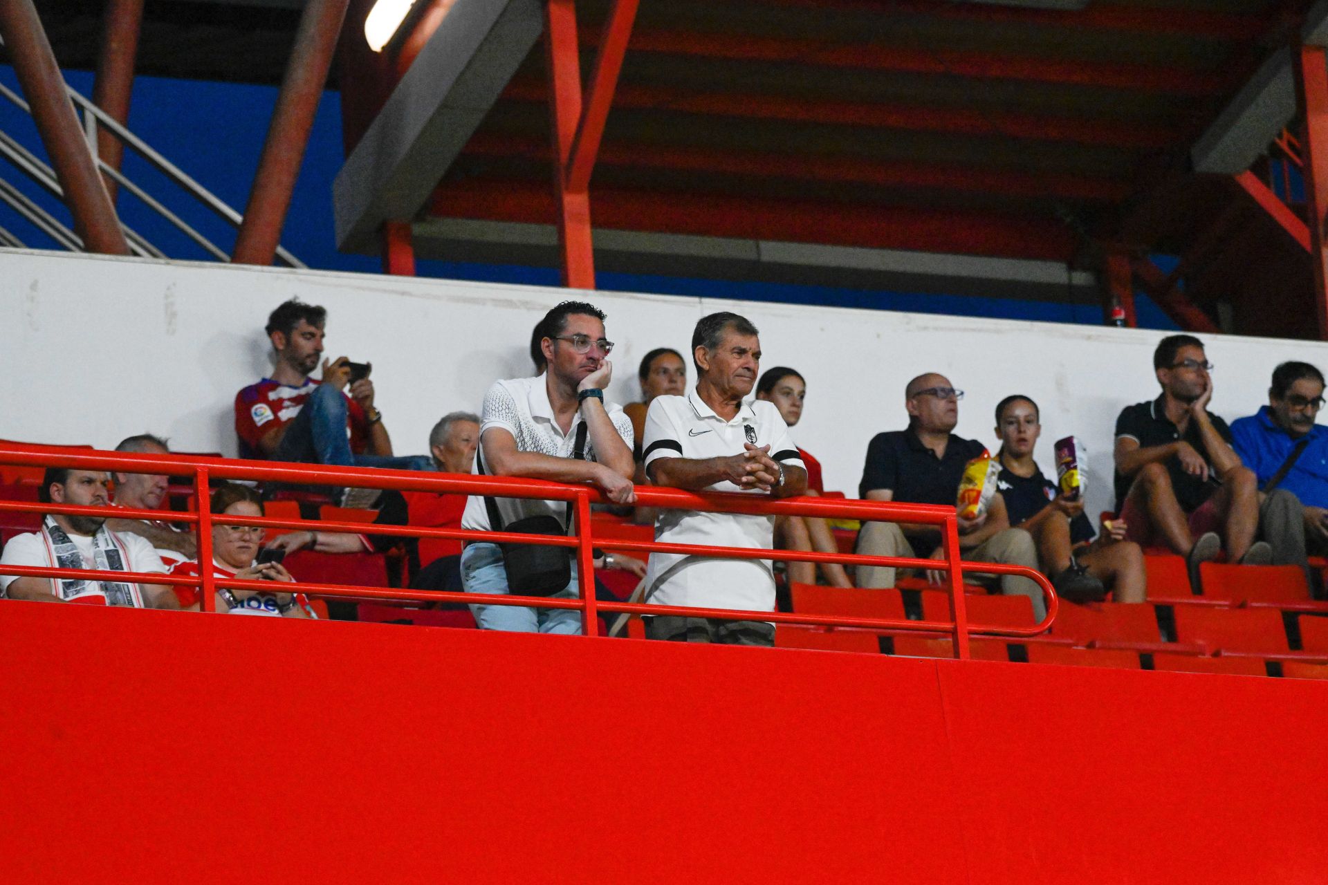 Encuéntrate en la grada del Granada - Mirandés