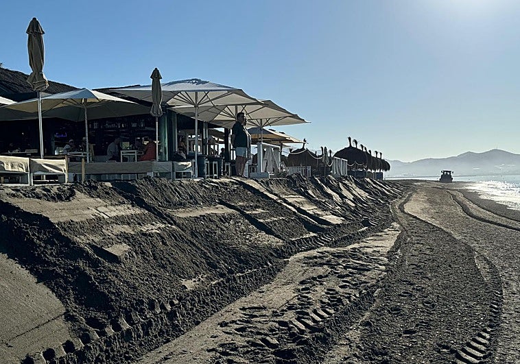 Escalón frente al chiringuito Hoyo 19.