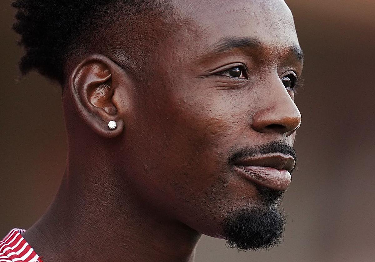 Mohamed Bouldini, sonriente durante la previa al partido.