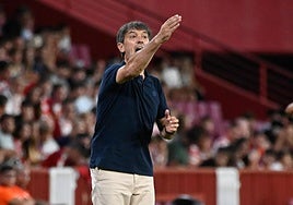 Pacheta se desgañita desde su área técnica.