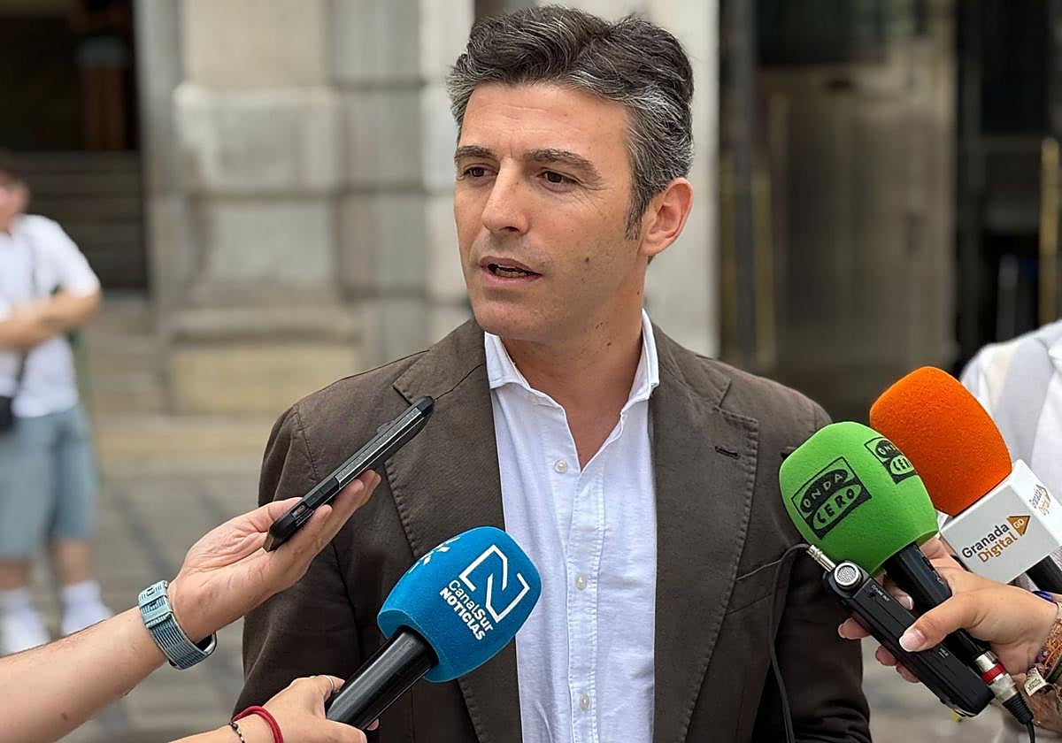 Saavedra exige al Gobierno actuar ante el caos ferroviario en Granada: «¿Qué más tiene que pasar?»