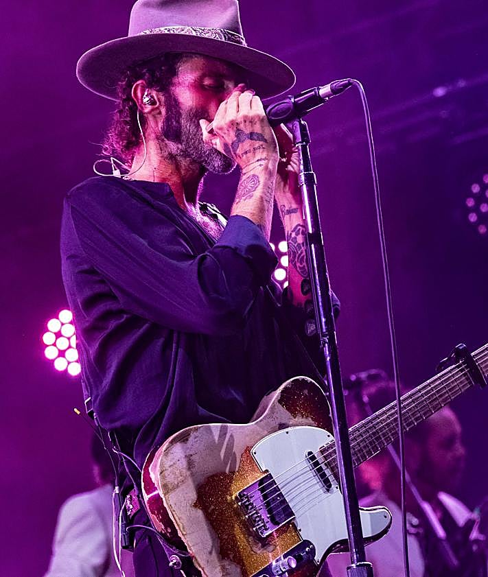 Imagen secundaria 2 - Leiva y su imbatible repertorio brindan un feliz final de Feria de Almería