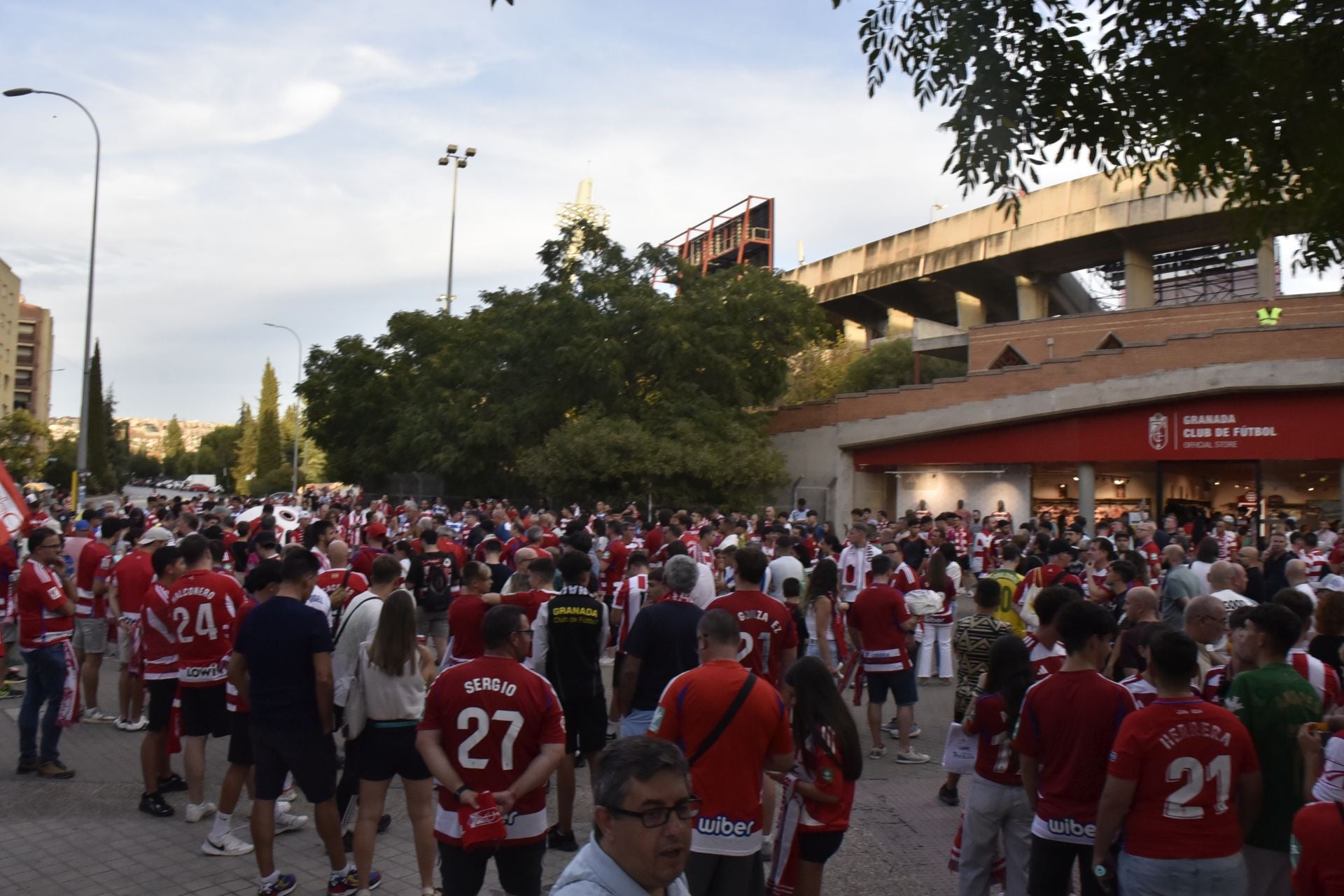 Las imágenes de la protesta de los aficionados del Granada
