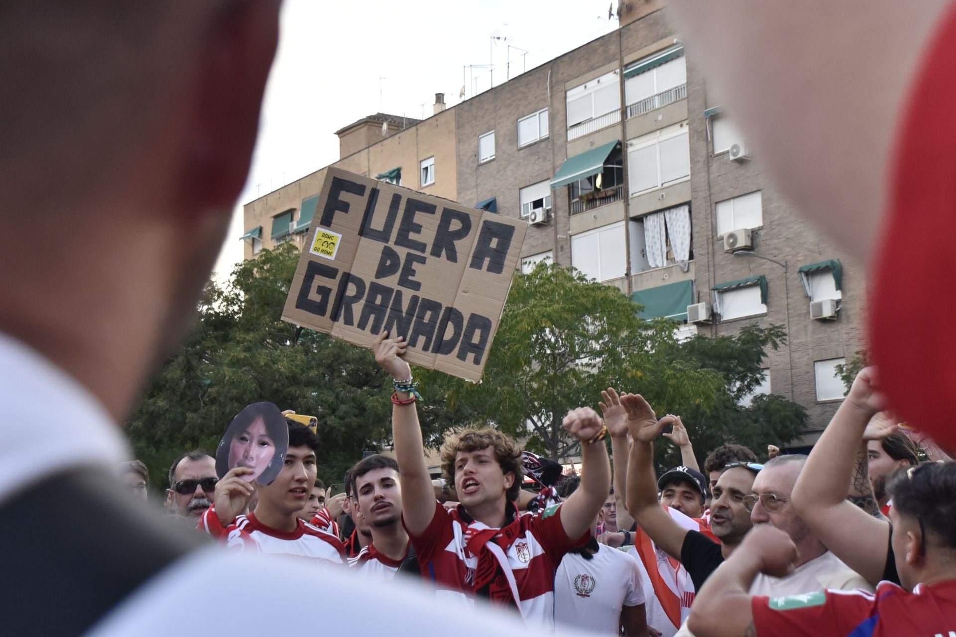 Las imágenes de la protesta de los aficionados del Granada