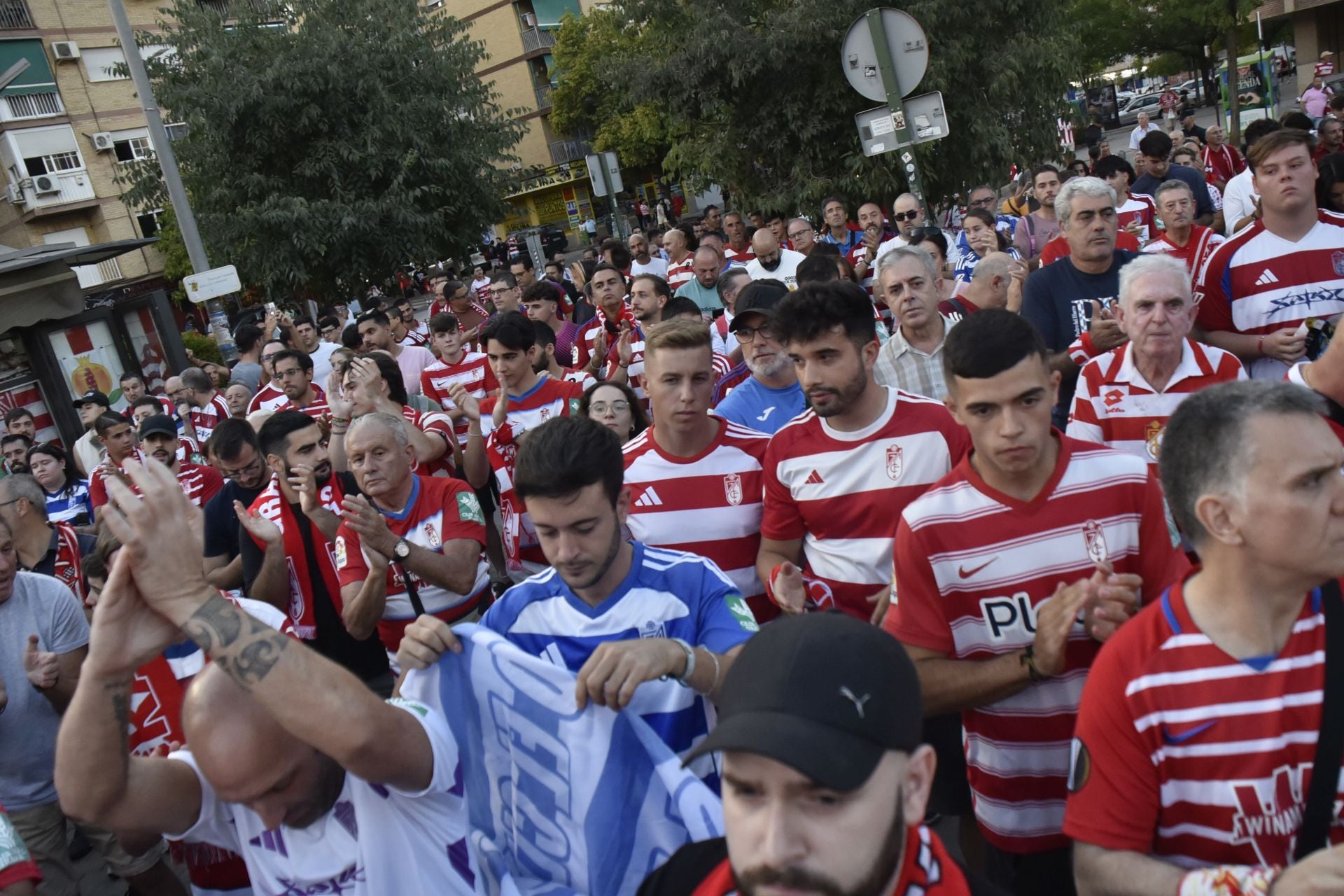 Las imágenes de la protesta de los aficionados del Granada