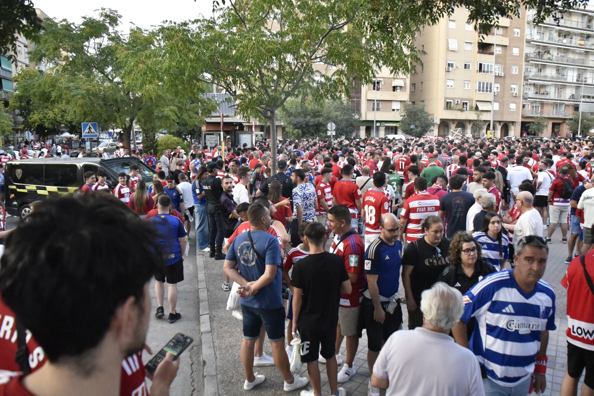 Las imágenes de la protesta de los aficionados del Granada