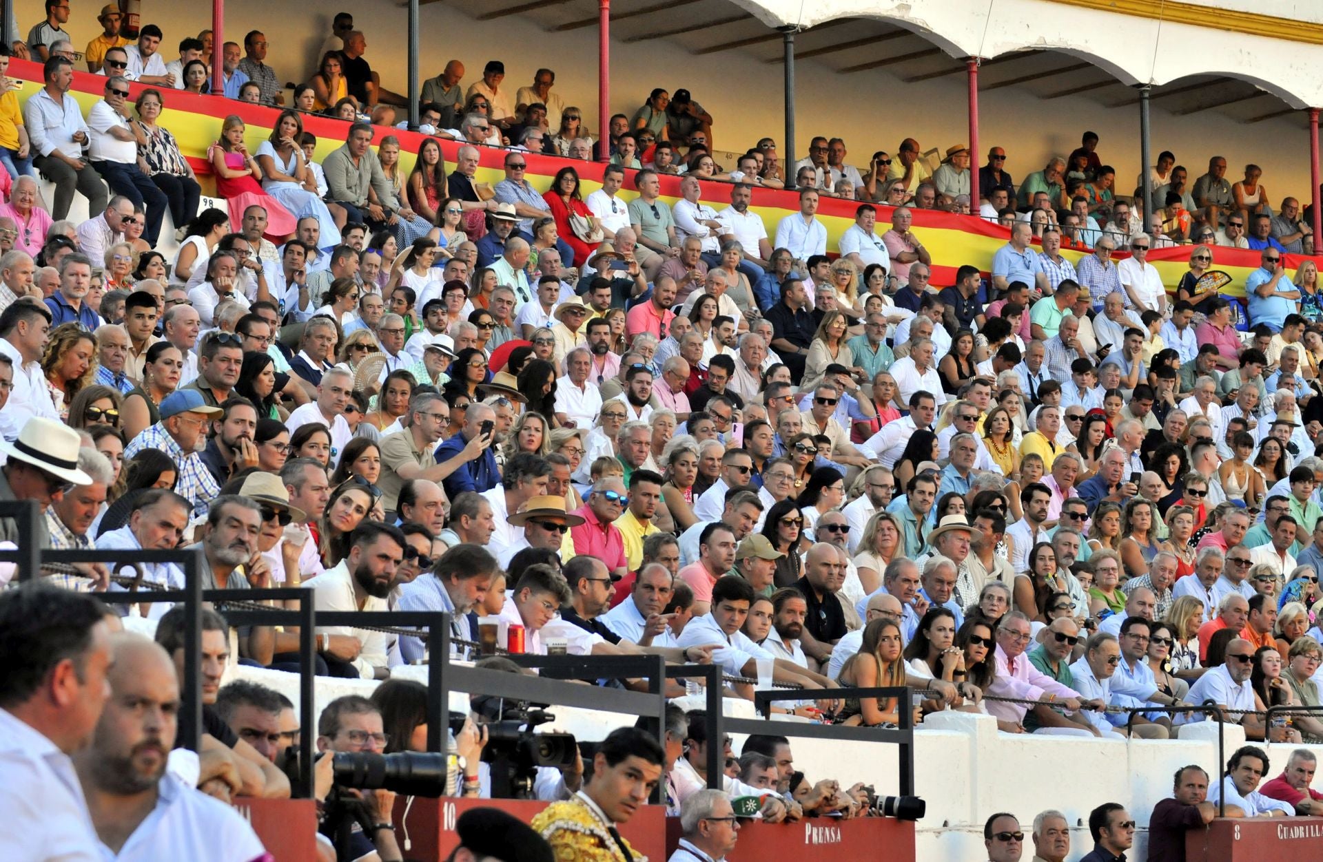 Público en los tendidos de la Plaza de Santa Margarita.
