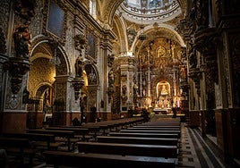 Interior de la basílica de la Virgen de las Angustias.